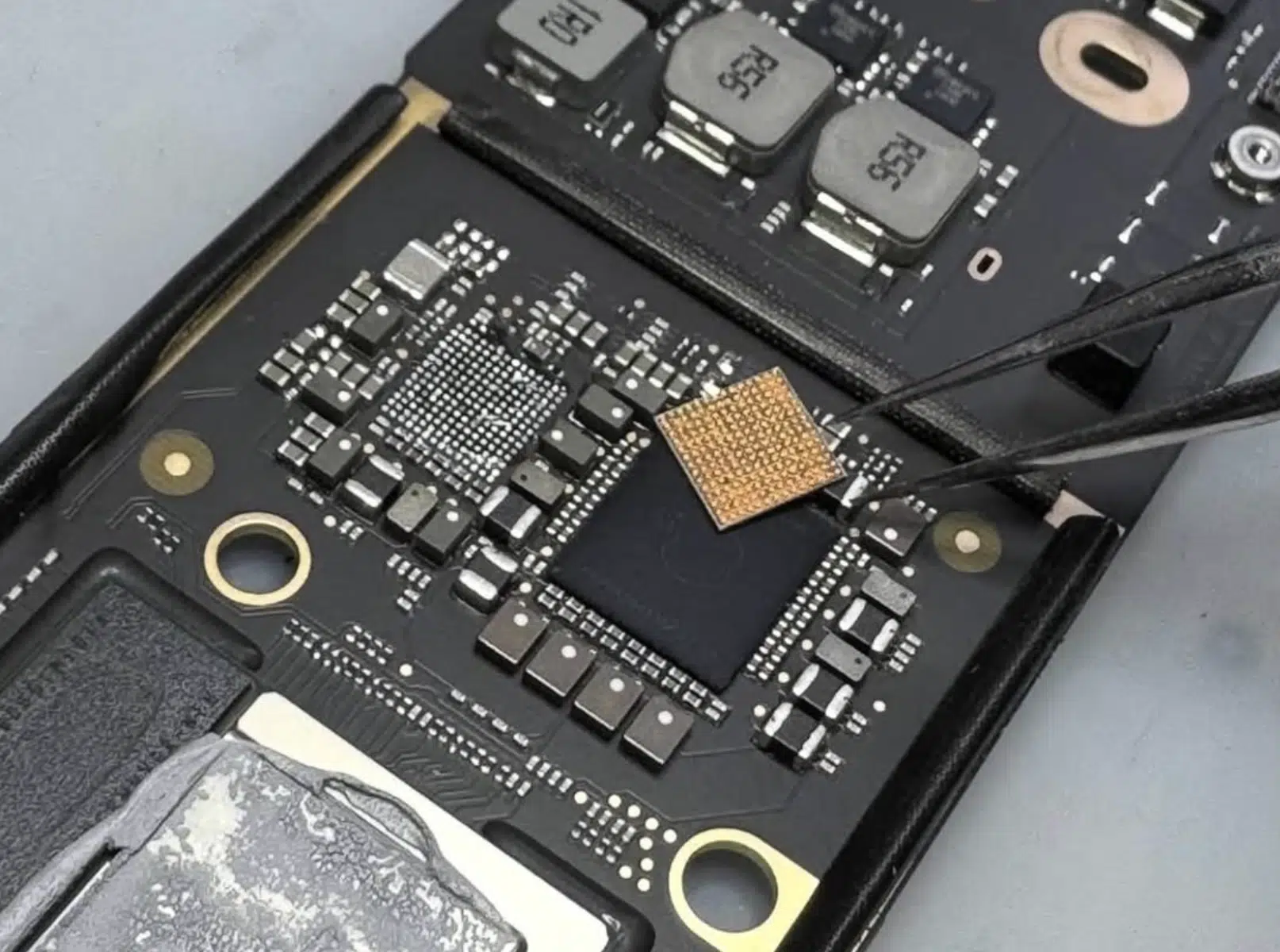 naprawa mikroelektroniki apple iPhone